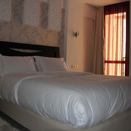 Residence La Place Лаюне Екстериор снимка