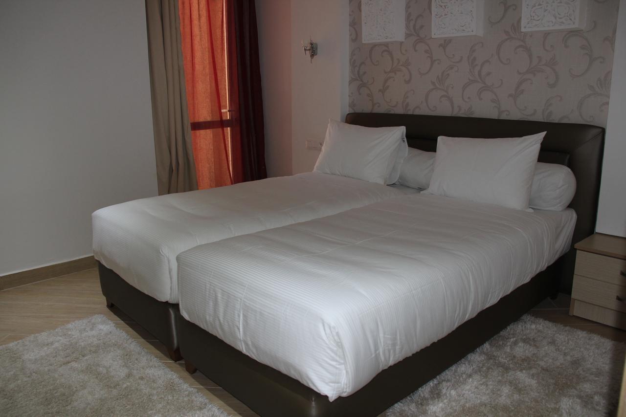 Residence La Place Лаюне Екстериор снимка