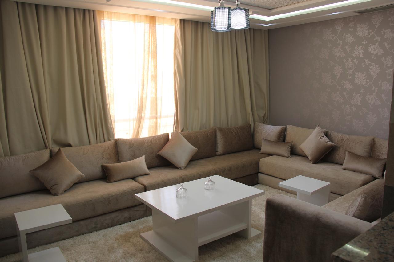 Residence La Place Лаюне Екстериор снимка